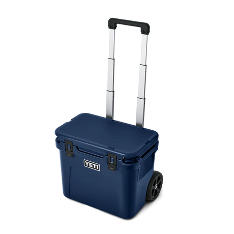 Yeti Roadie 32 Wheeled Hard Cooler Navy